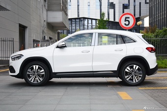 2020款奔驰GLA级1.3T 200 